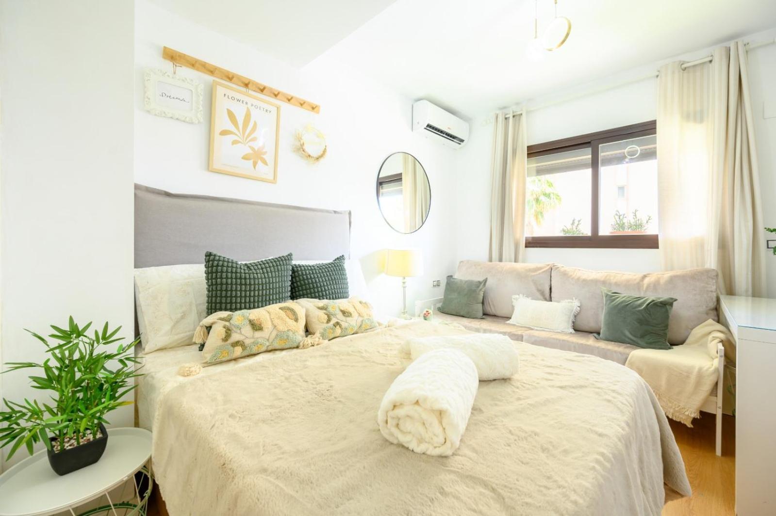 Estudio Con Parking Teatinos Malaga Living Esterno foto